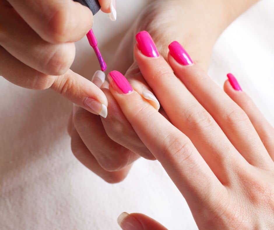Curso de manicure, esmaltado permanente y diseños